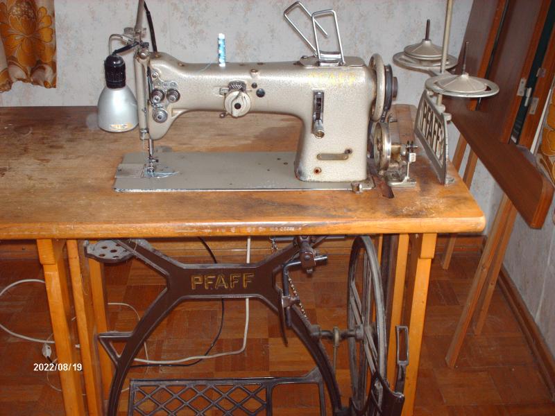 Verkaufe alte Pfaff Tischnähmaschine ...